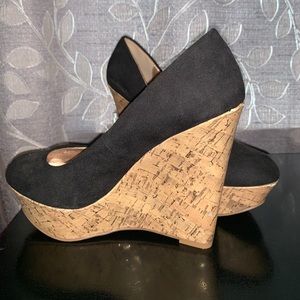 Black wedges